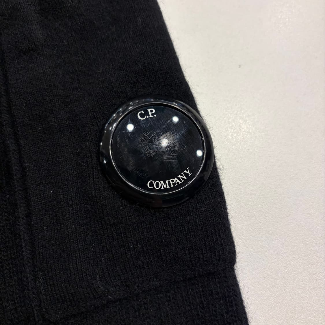 [48] C.P. 컴퍼니 울 레귤러 블랙 니트 집업 가디건 B376 상품이미지4