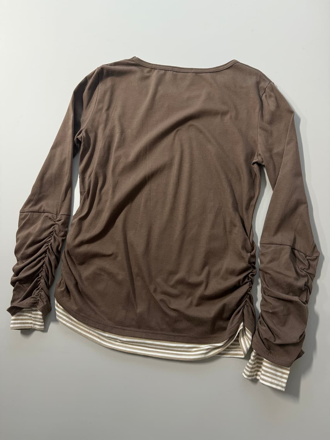 핸드 워머 셔링 디테일 레이어드 롱 슬리브 티 상품이미지7