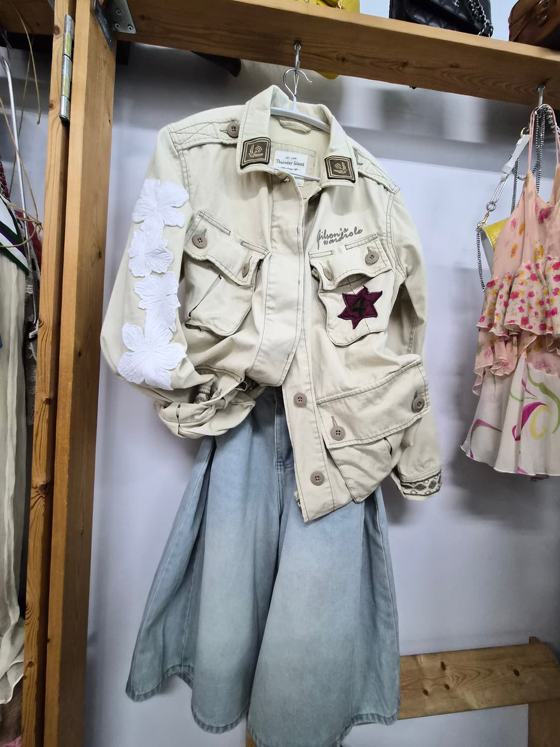 써스데이 아일랜드 자수와팬 코튼사파리 상품이미지1