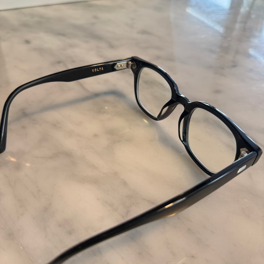 젠틀몬스터 볼타01 블랙 김원중 카리나 착용 상품이미지8