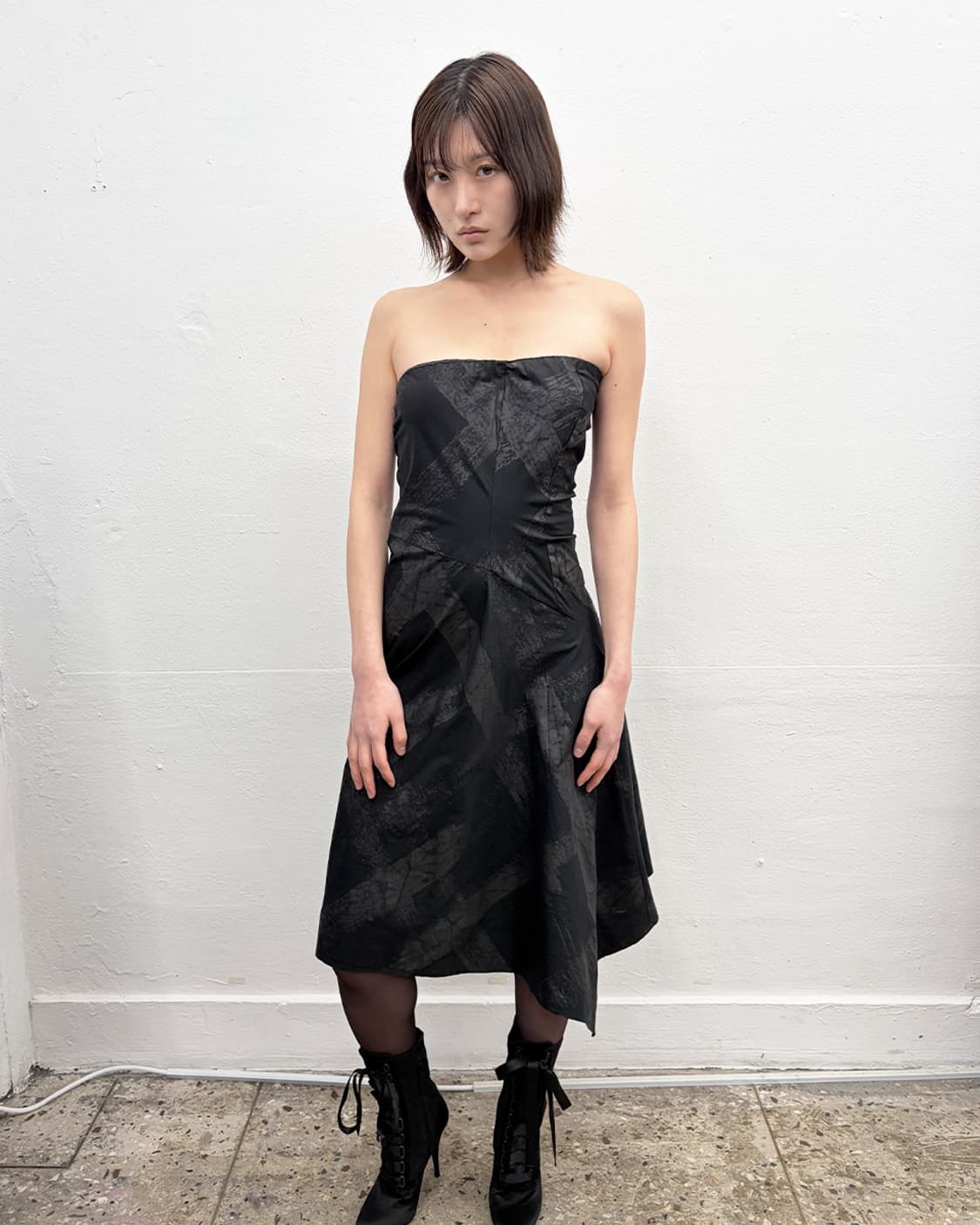 바네사 브루노 스트랩리스 비대칭 원피스 상품이미지1