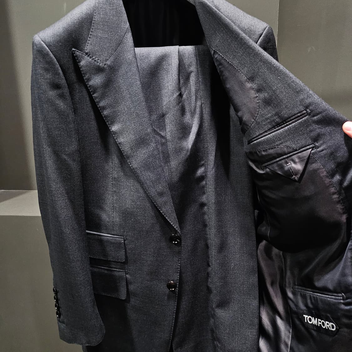 톰포드 피크 라펠 그레이 쉘튼 수트셋업 상품이미지4