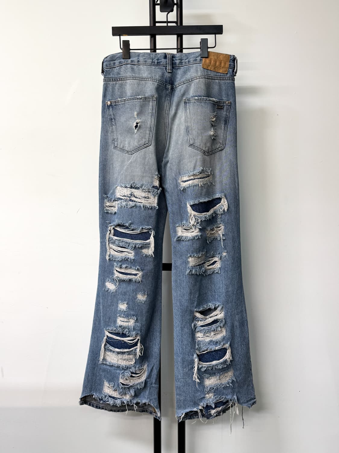 리뷰 크러쉬드 데님 플레어 팬츠 상품이미지4