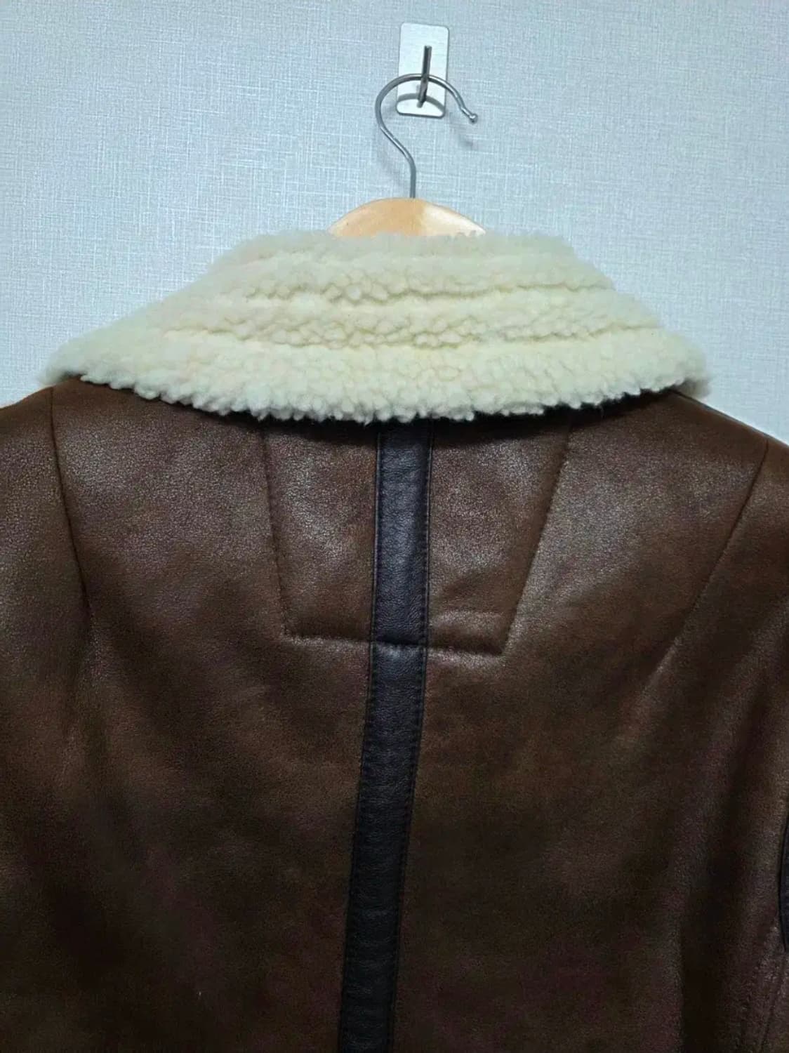 카이아크만 라레오 무스탕 자켓 브라운/블랙 사이즈 105 상품이미지5