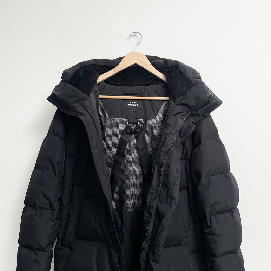 무신사스탠다드 롱 다운 벤치 파카 (블랙/S) 무탠다드패딩 상품이미지4