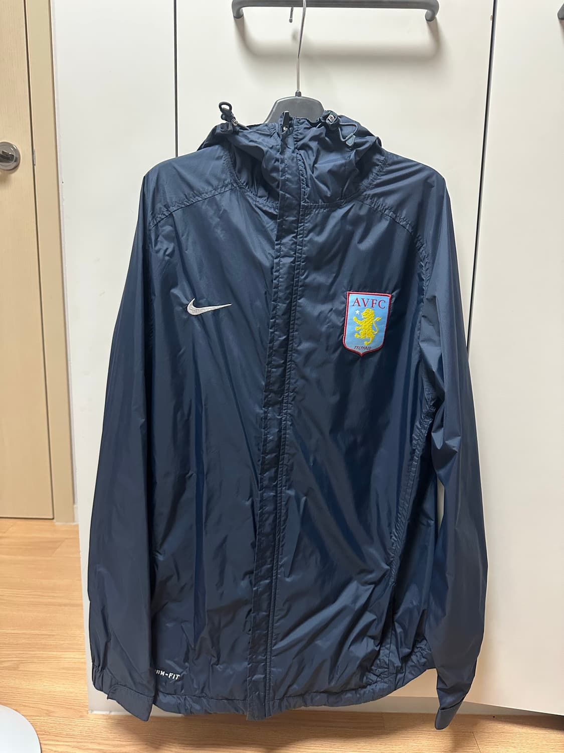 아스톤빌라 나이키 바람막이 상품이미지1