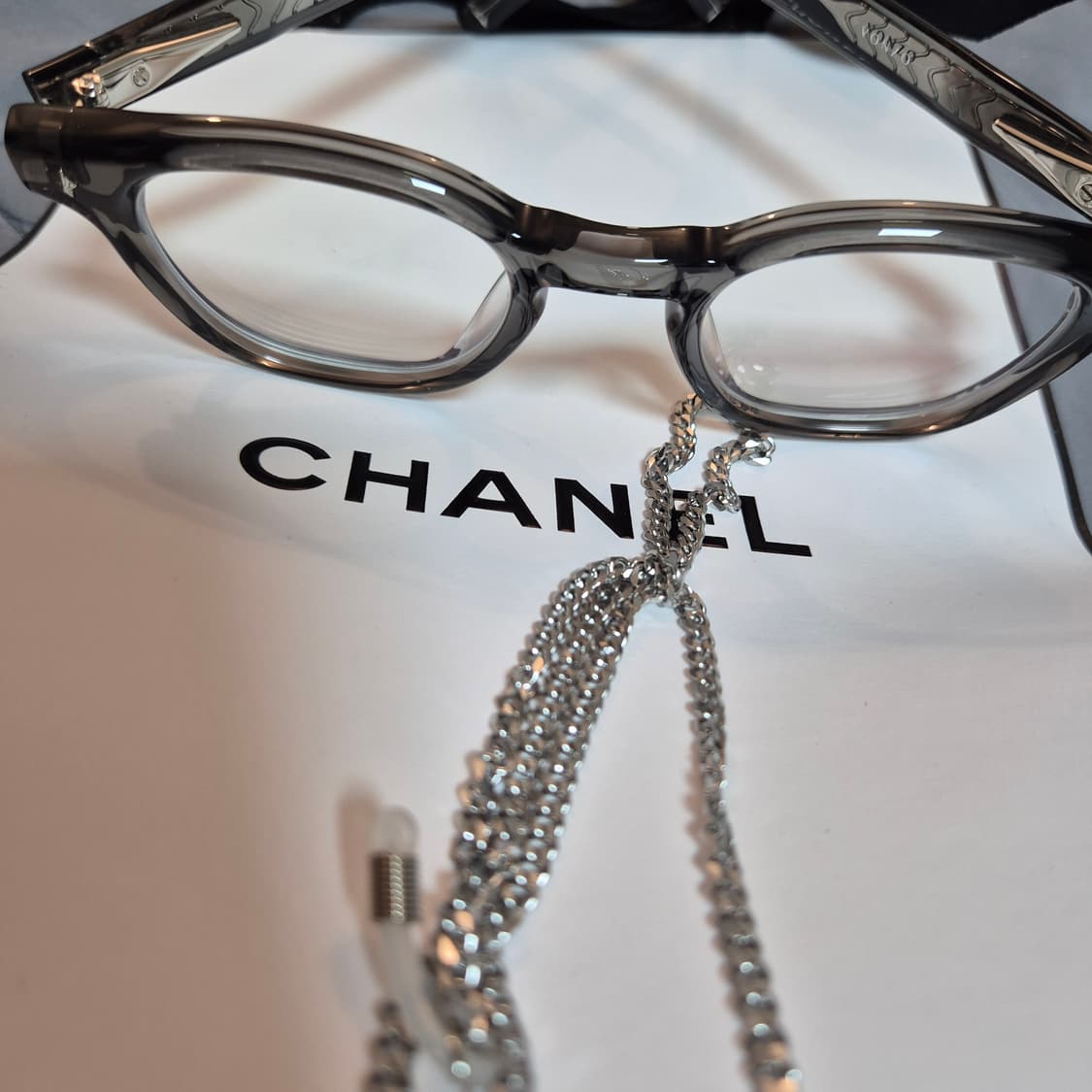 젠틀몬스터 본조 그레이 팝니다.풀박스 상품이미지9