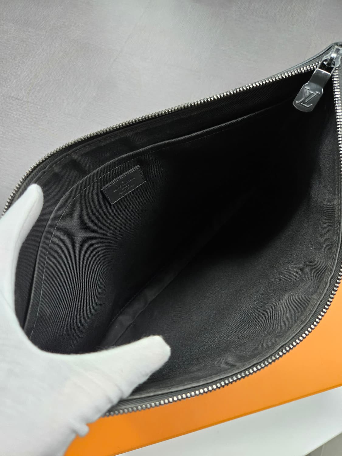 [A급컨디션] 루이비통 쉐도우 클러치백 상품이미지7