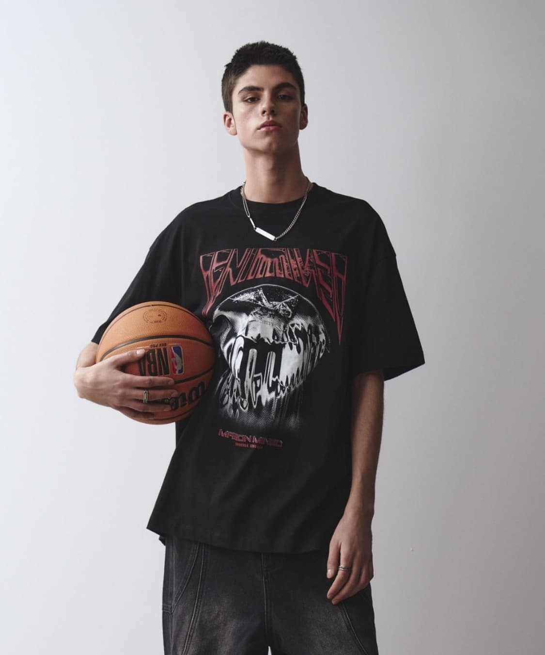 메종미네드 STICKY 블랙 반팔 티셔츠 L 상품이미지1