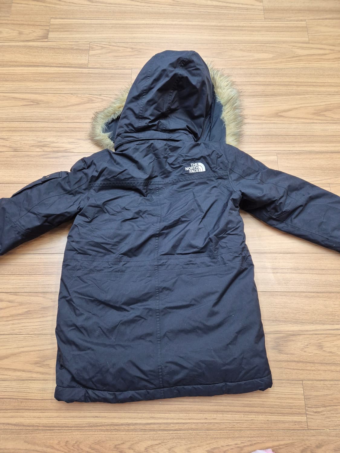 노스페이스 키즈 오리털 패딩 130사이즈 블랙 색상입니다. 가슴둘레는 상 상품이미지3