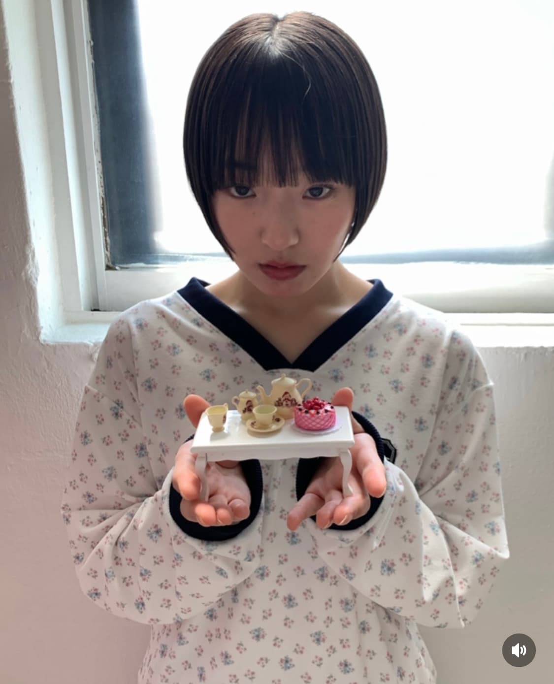 샵페어리 V flower terry shirt 브이넥 플라워 테리 셔츠 상품이미지3