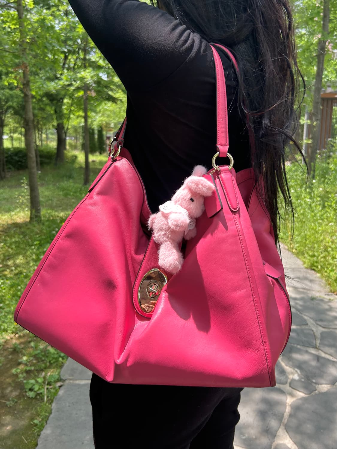 핑크💗)) 코치 칼라일 핫핑크 빈티지 레더 숄더백 상품이미지1