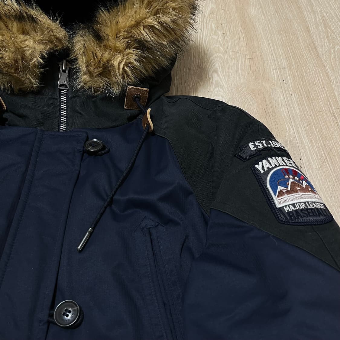 MLB 여성 구스다운 와펜 퍼후드 야상 패딩 XS/85 상품이미지4