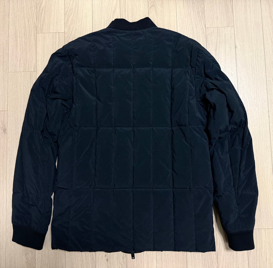 띠어리(Theory) Down Bomber Storm 경량 패딩 M 상품이미지3