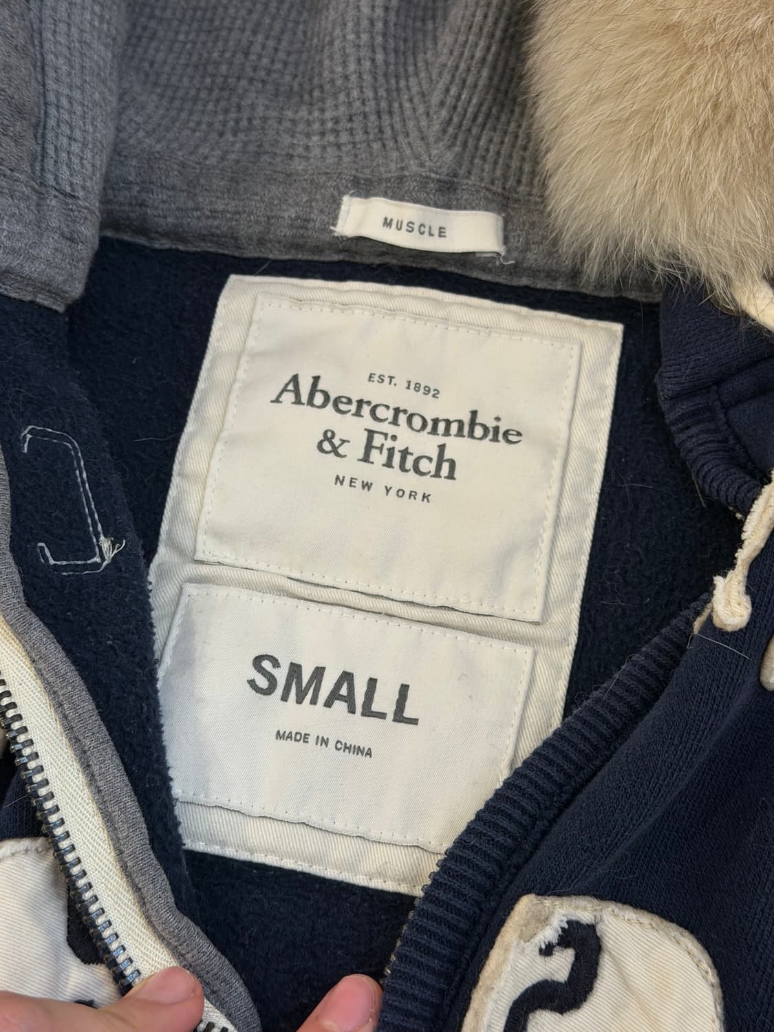 아베크롬비 y2k 울프죠 폭스 퍼 후드집업 네이비 상품이미지4