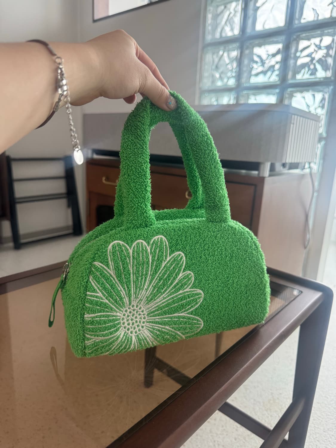 정가 12만 새상품 마르디 하프문테리백 새상품 상품이미지3