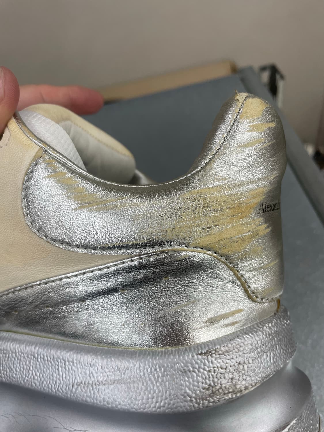 알렉산더맥퀸 오버솔 골드 42 상품이미지9