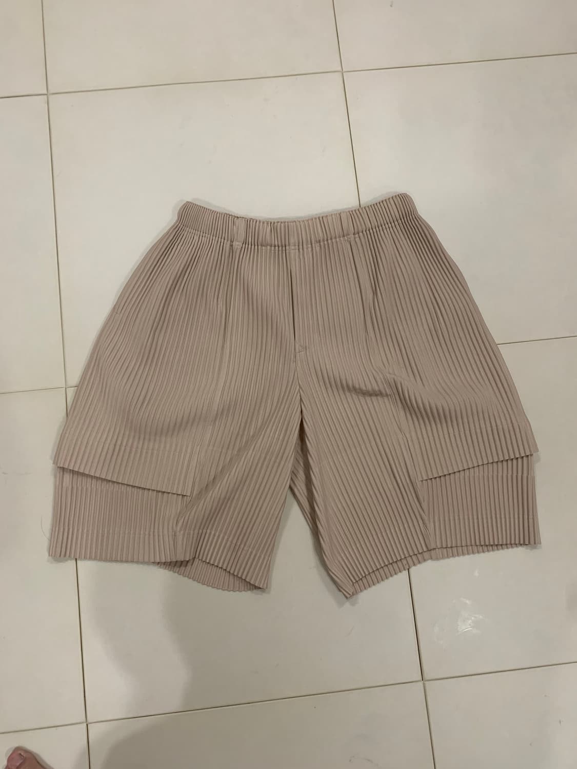 옴므플리세 카고 반바지 3 국내 매장판 쉘베이지 24.06 상품이미지2