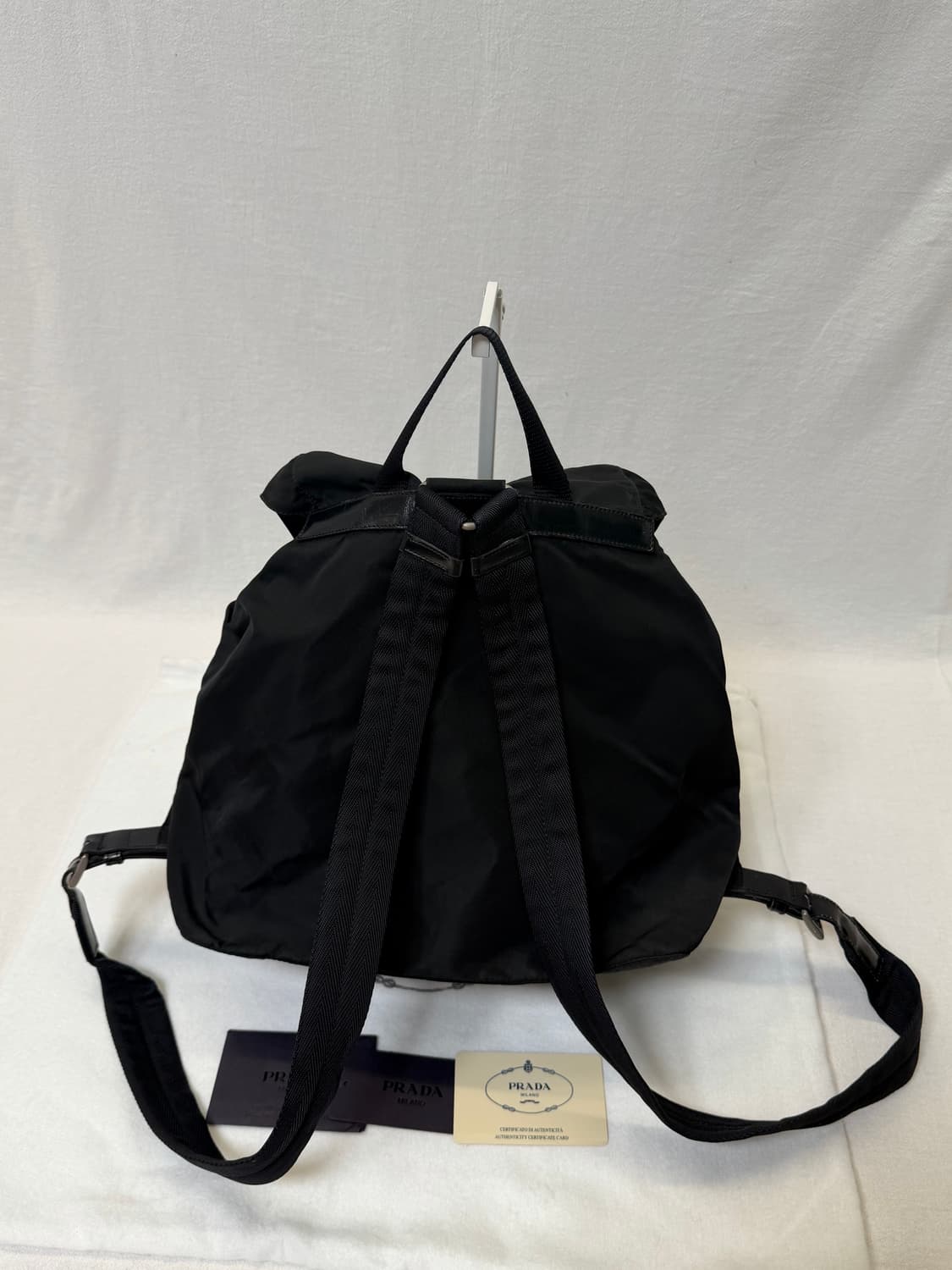정품 프라다 포코노 나일론 투포켓 미디움 백팩 블랙 상품이미지5