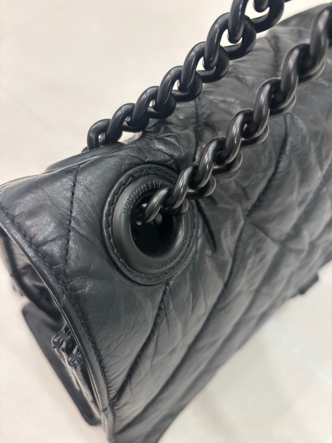 발렌시아가  미디엄 체인 백 퀄티드 블랙 상품이미지2