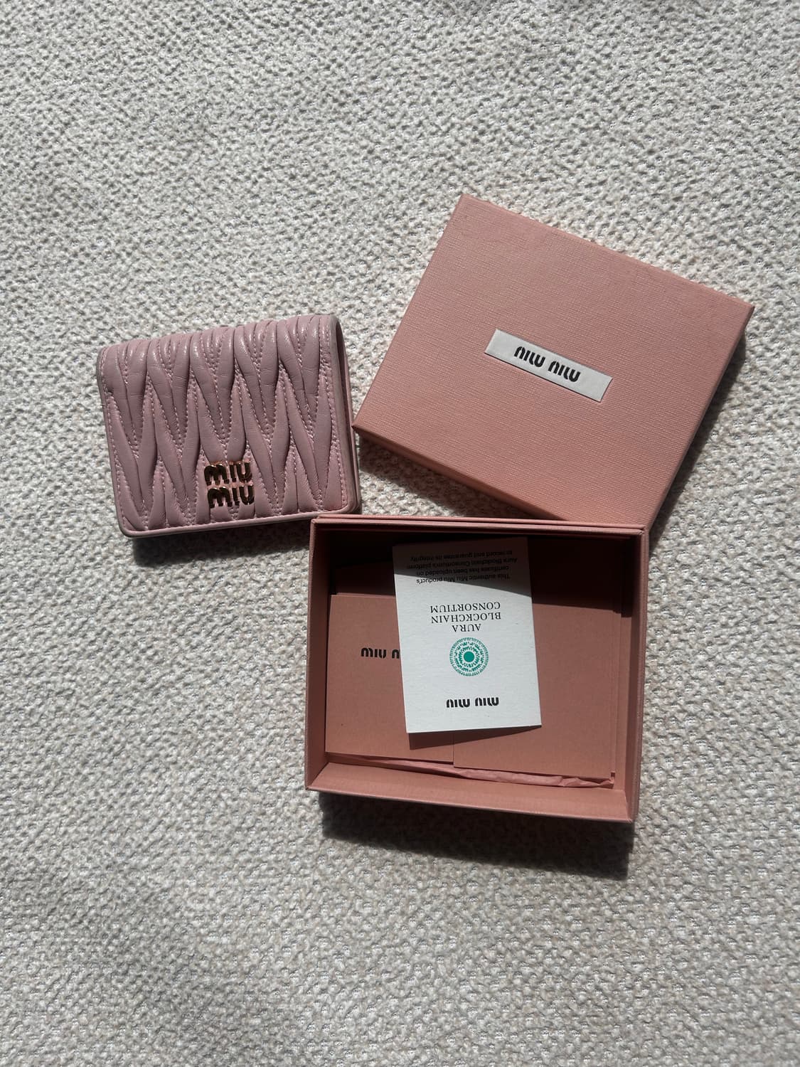 미우미우 반지갑 상품이미지1