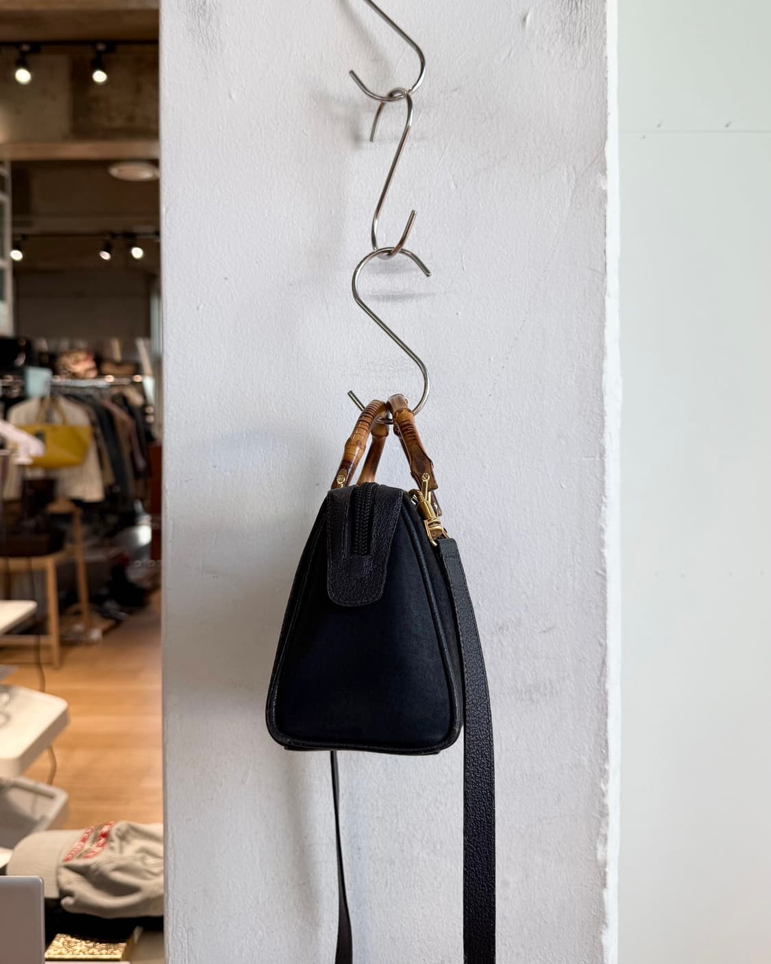 구찌 블랙 새도우 스몰 뱀부 보스턴백 상품이미지4