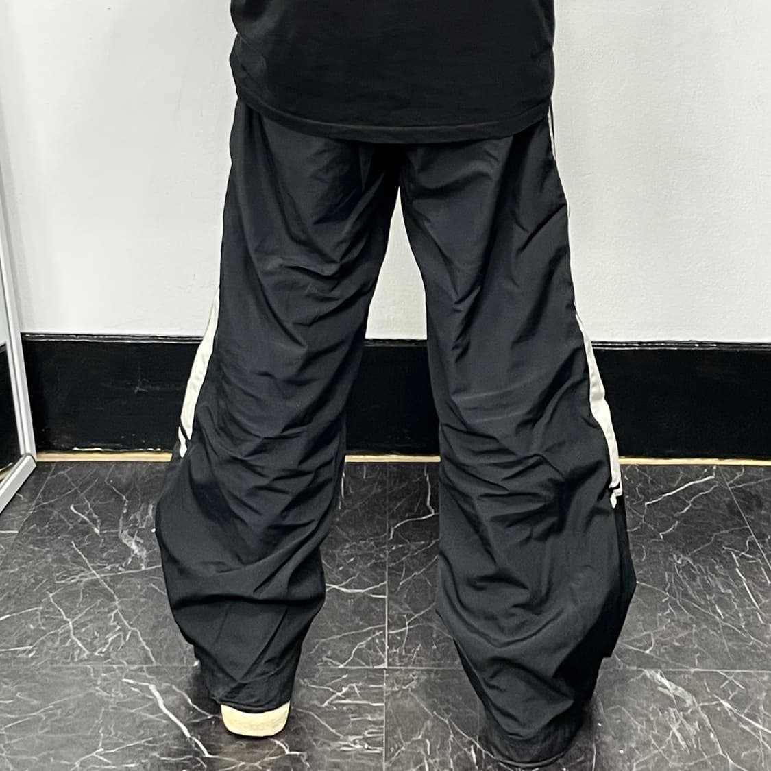 나이키 블랙 스우시 오버와이드 벌룬 트랙팬츠 상품이미지3