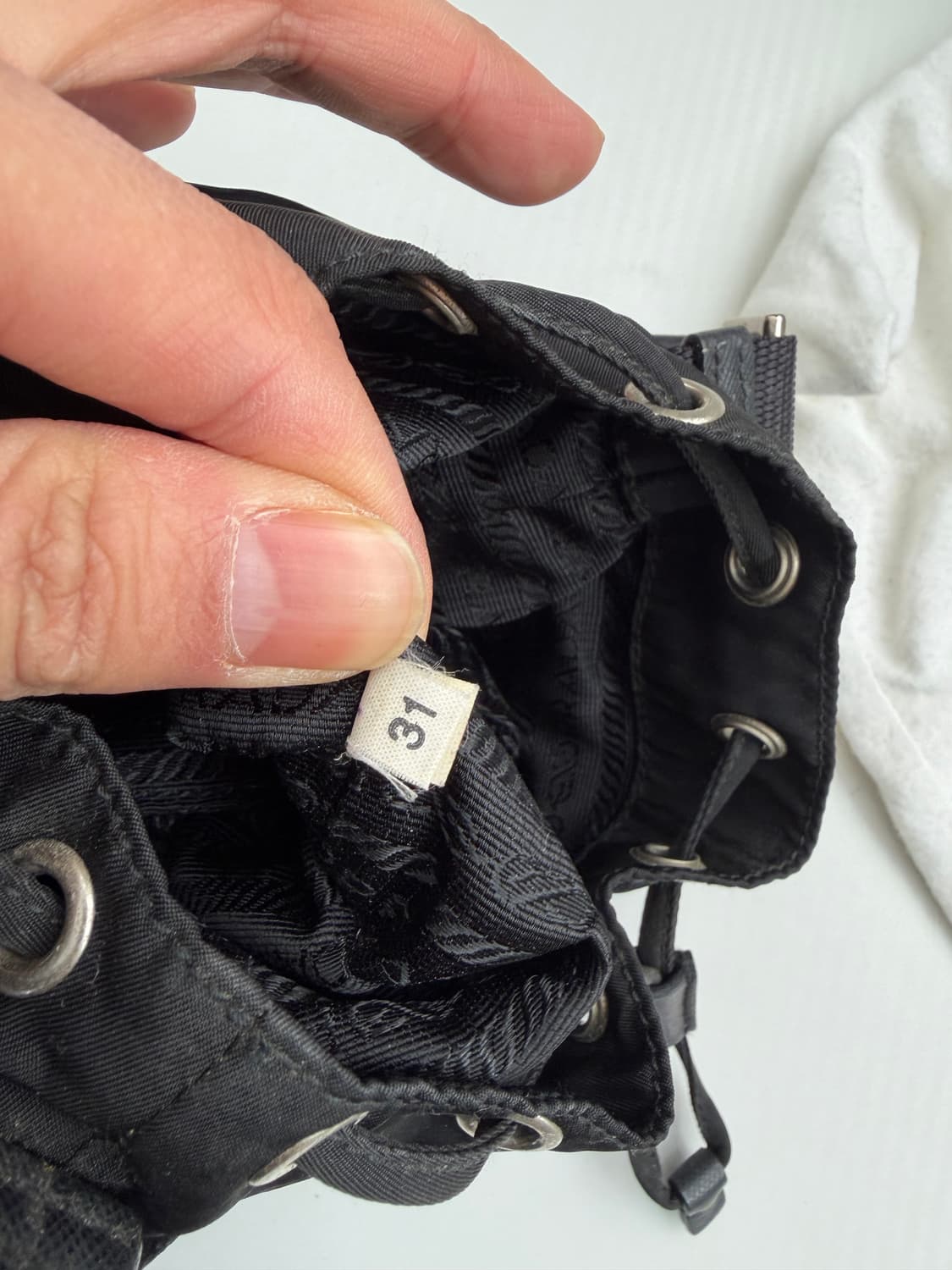 정품) 프라다 미니 블랙 버킷백   상품이미지8