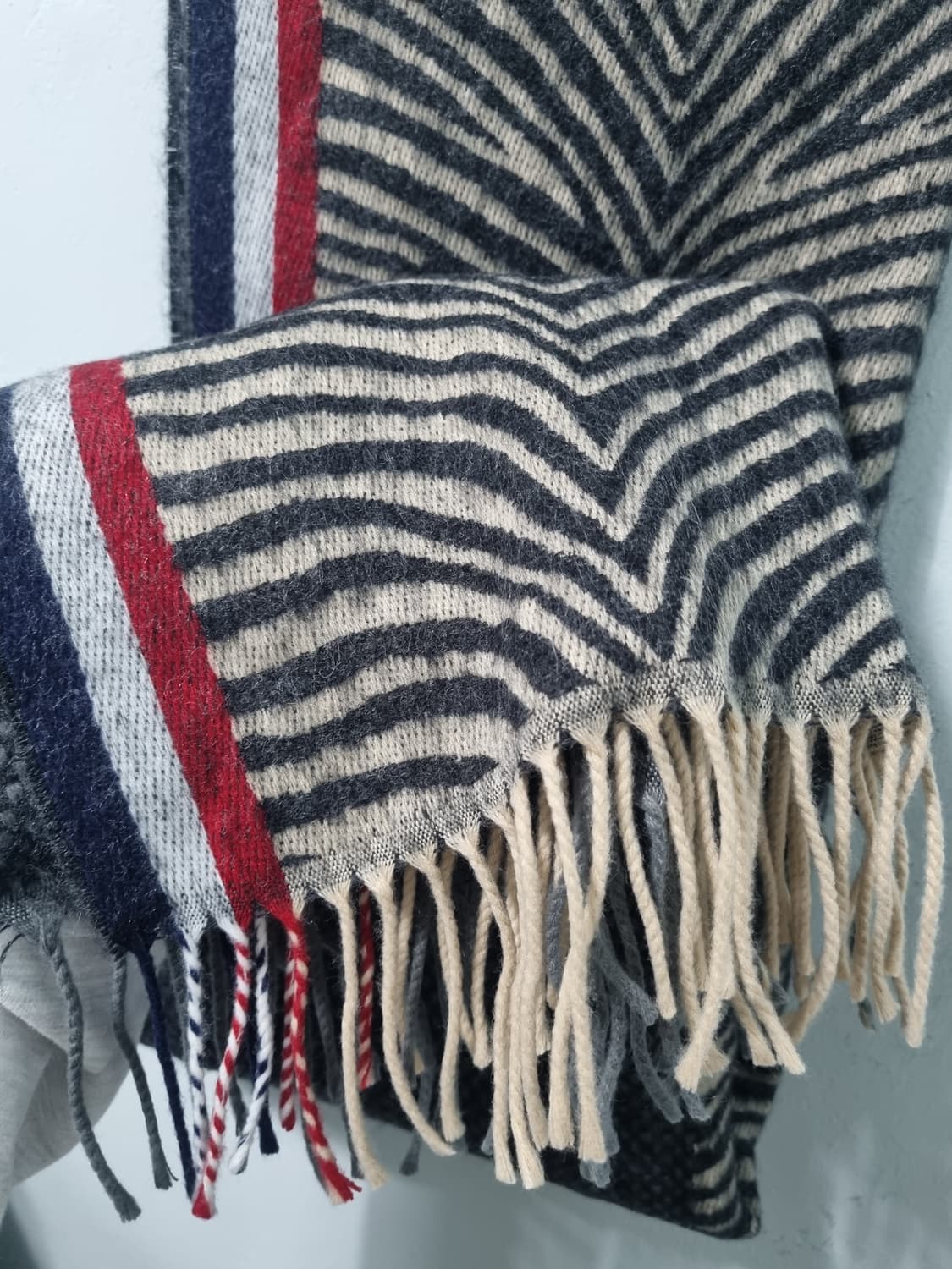 톰브라운 머플러 상품이미지3