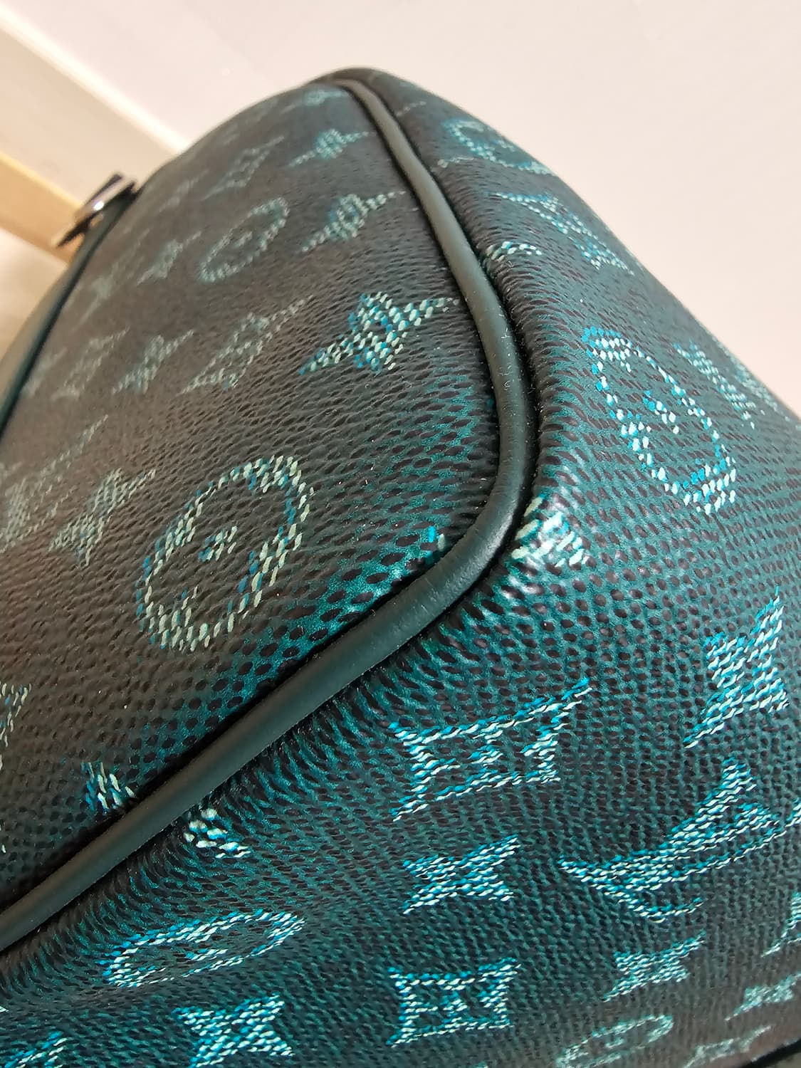 루이비통 타일러 x 퍼렐 한정판 개발바닥 키폴50 (새상품) 상품이미지6