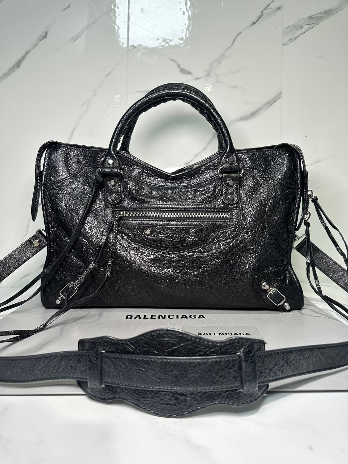 [SA 정품] 발렌시아가 시티 모터백 미디움 블랙 상품이미지1