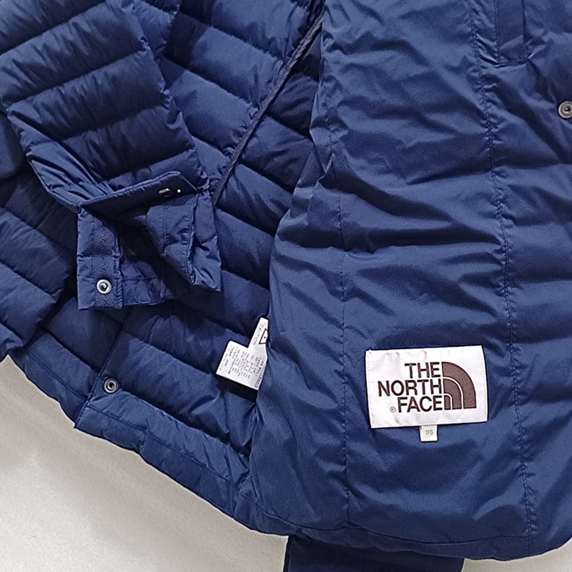 노스페이스 구스 다운 경량 패딩 자켓 여성 M 발수가공 사랑봉봉 상품이미지4