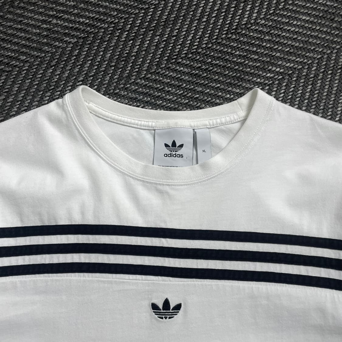 아디다스 오리지날 센터로고 화이트 반팔 티셔츠o 4685 상품이미지4