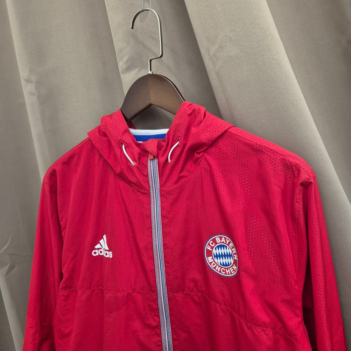 아디다스 바이 에른 뮌휀 바람막이 자켓 100 상품이미지2