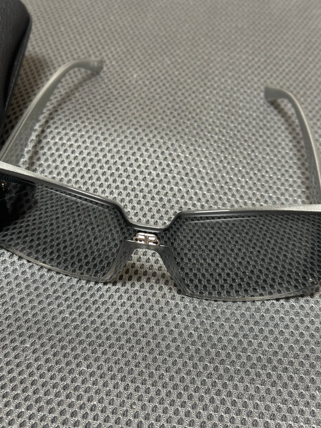 [OS] 발렌시아가 쉴드 스페이스 스퀘어 선글라스 상품이미지3