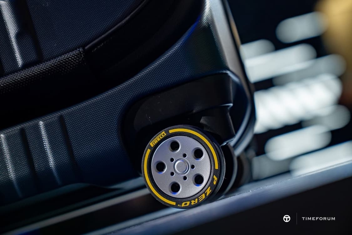 몽블랑 x 피렐리 트롤리 캐빈 캐리어 한정판 (미개봉) 상품이미지2