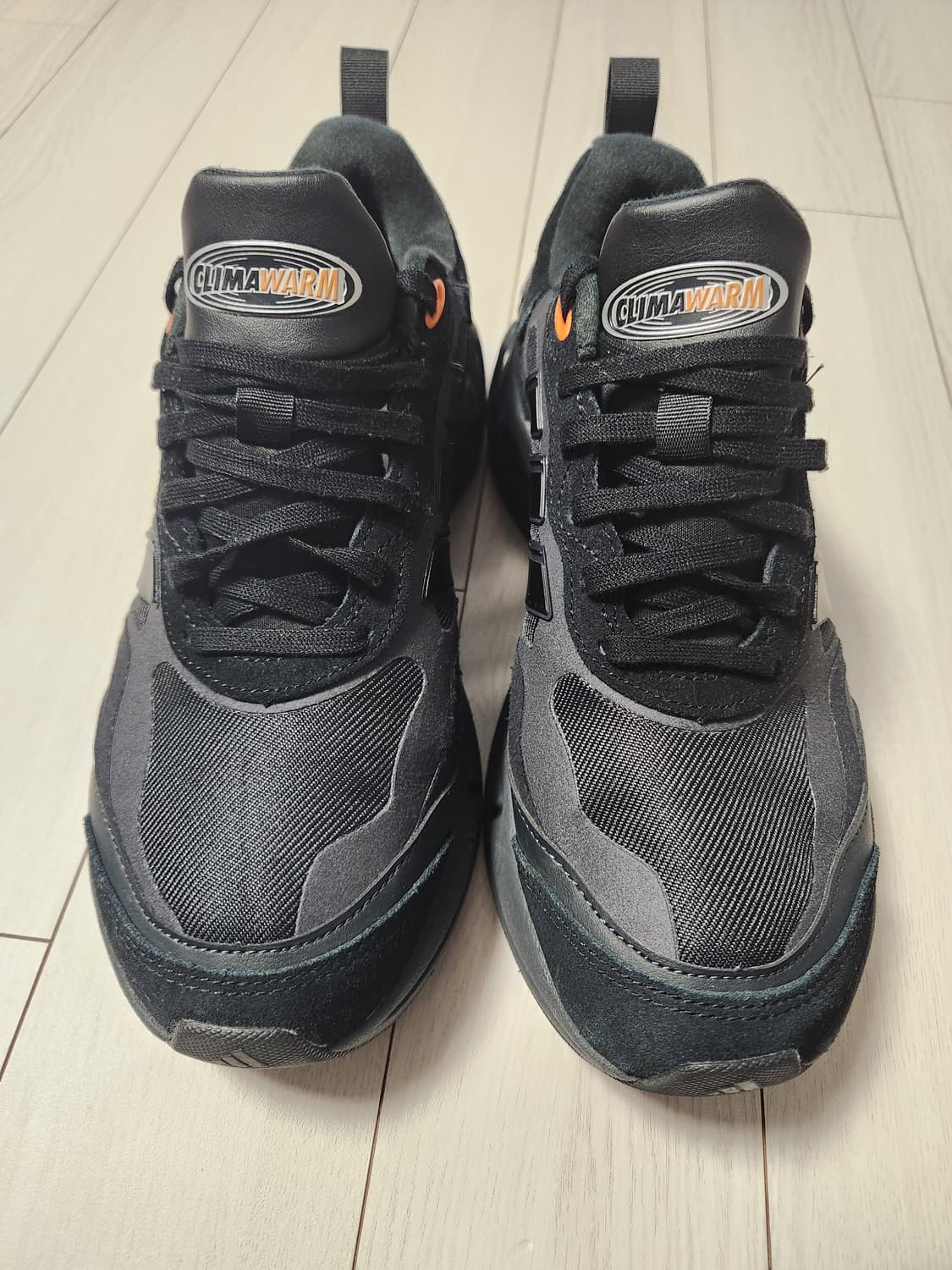 아디다스 운동화 클라이마웜 카본 코어 블랙 러닝화 사이즈245

스웨이드 상품이미지2