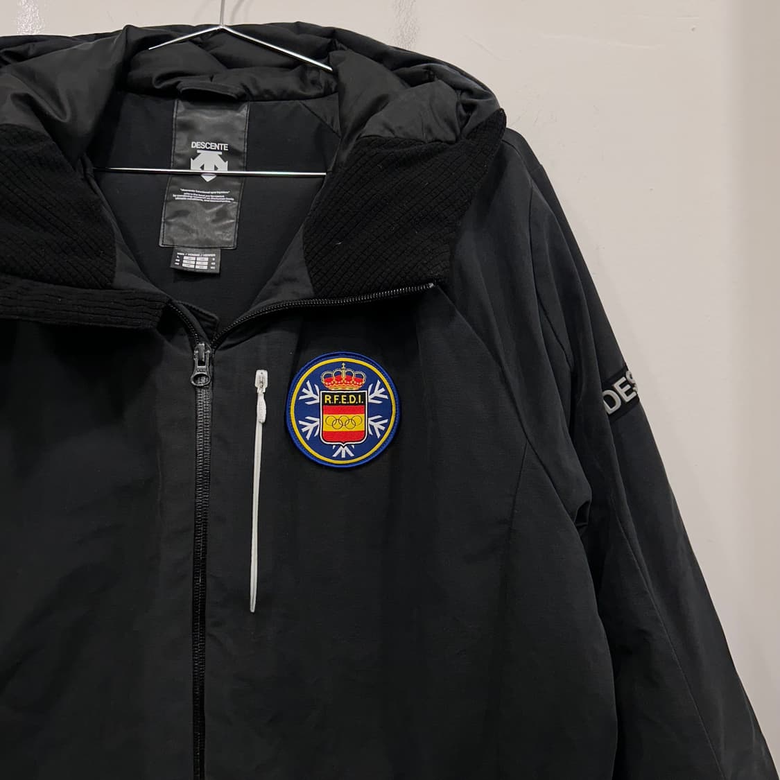 데상트 덕다운 RFEDI 스페인 무광 후드패딩 상품이미지1