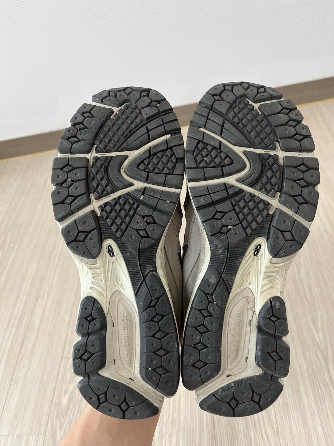 뉴발란스 2002R 그레이 265 상품이미지9