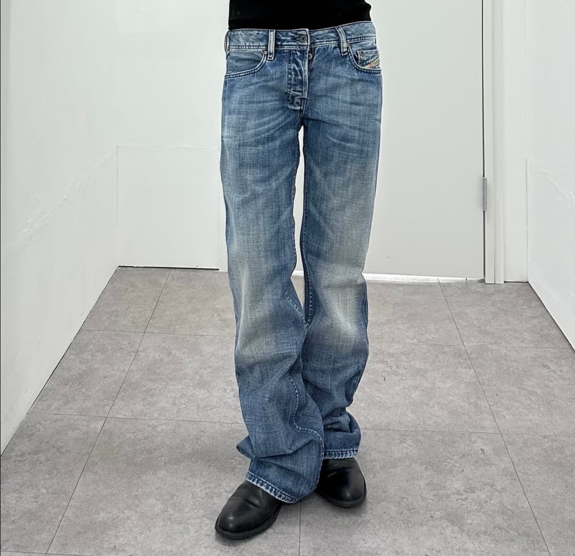 Diesel Distressed Indigo Bootcut Denim 상품이미지3
