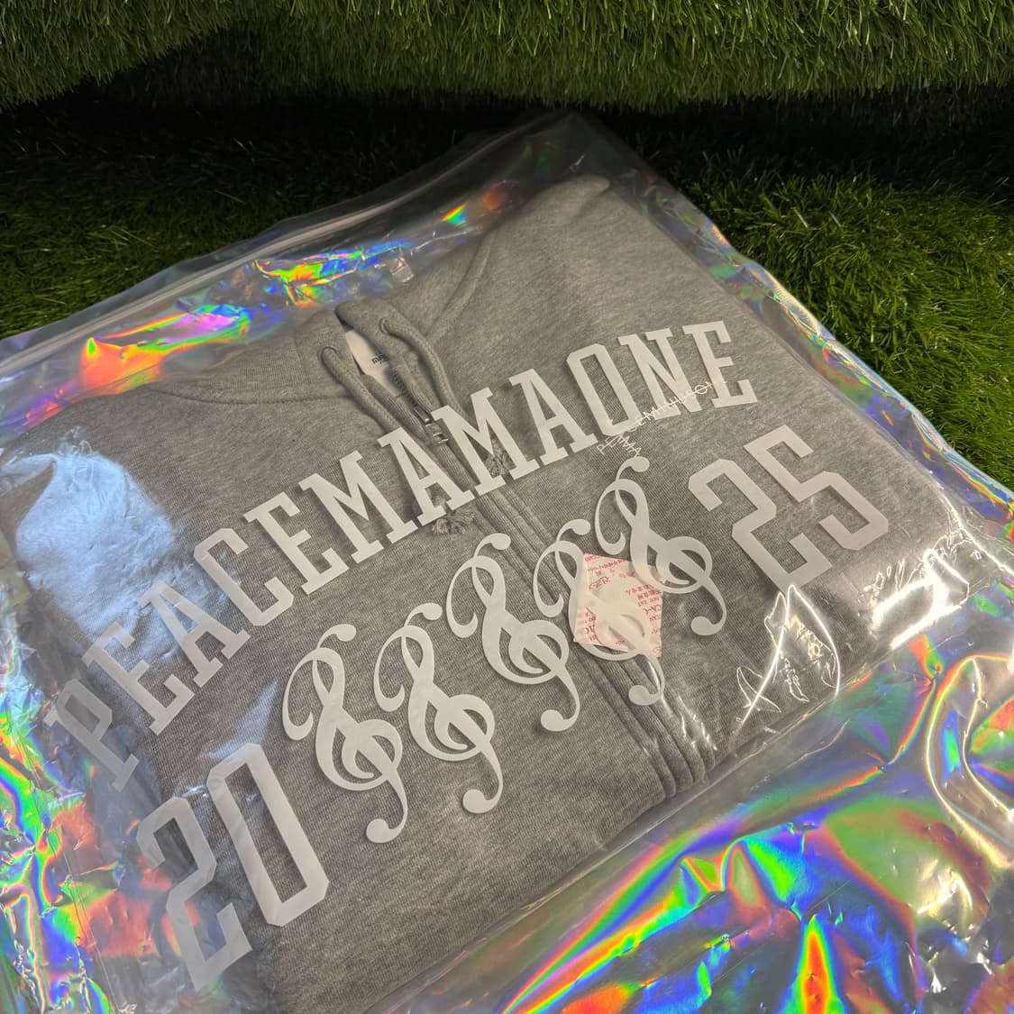 지드래곤 피스마이너스원x2025 마마 후드티 그레이 상품이미지3