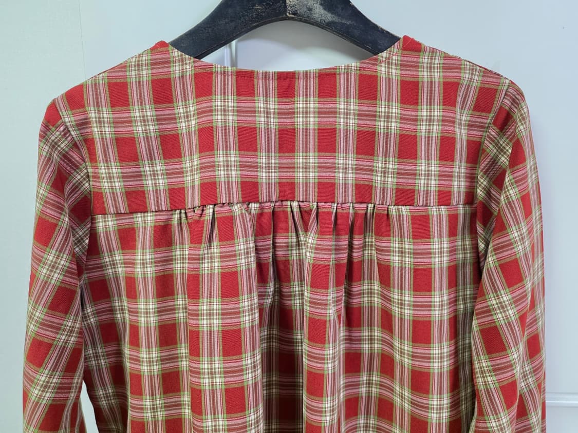 피그먼트 컬러이쁜 스퀘어넥 이색 스판  블라우스 여성 F
 상품이미지5