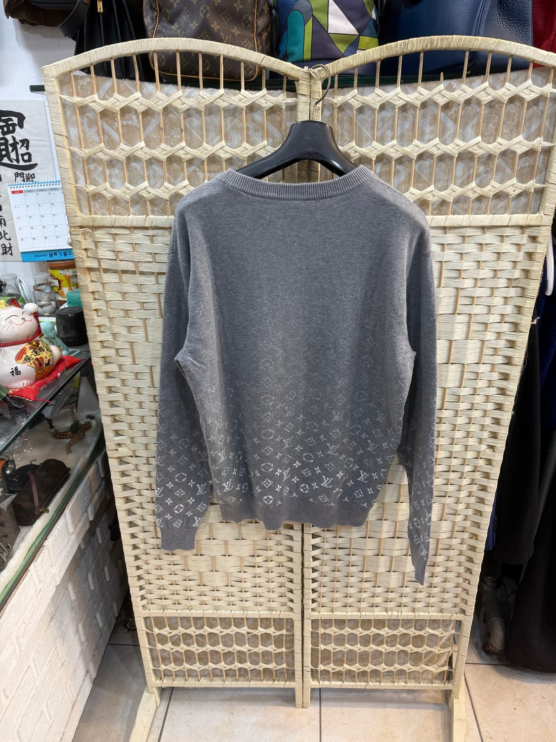 100 정품 루이비통 그라디언트 맨투맨 팝니다 상품이미지8