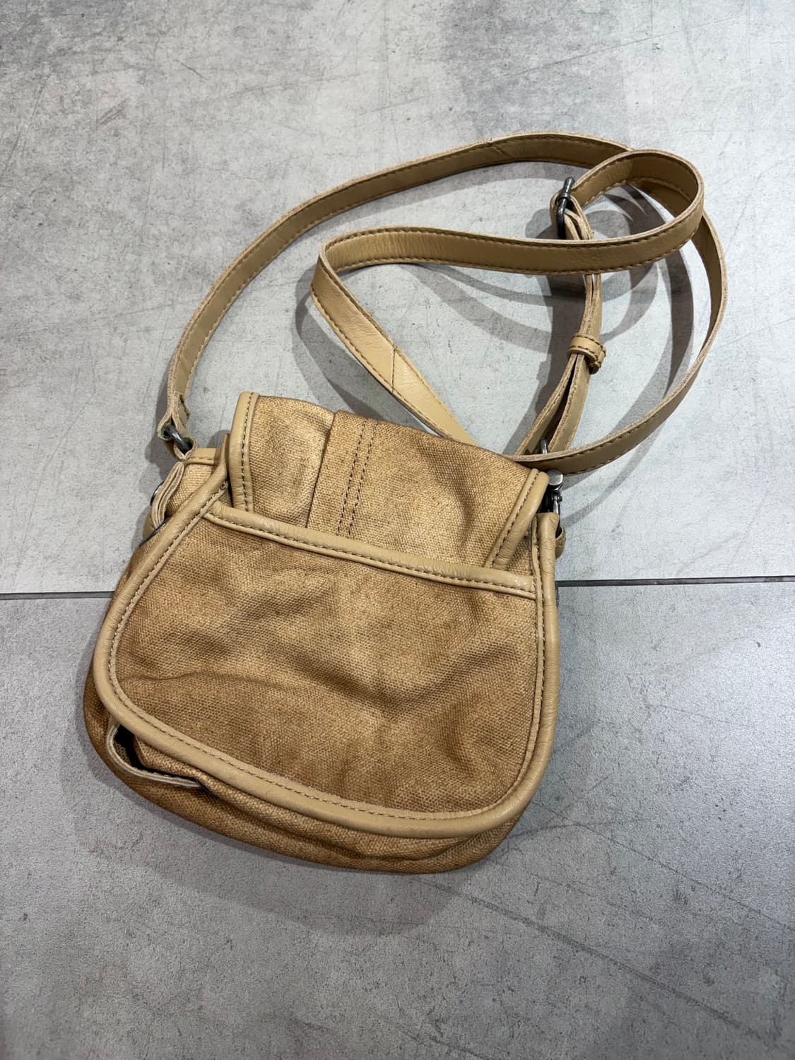 디젤 버클 디테일 크로스백 가방 상품이미지5