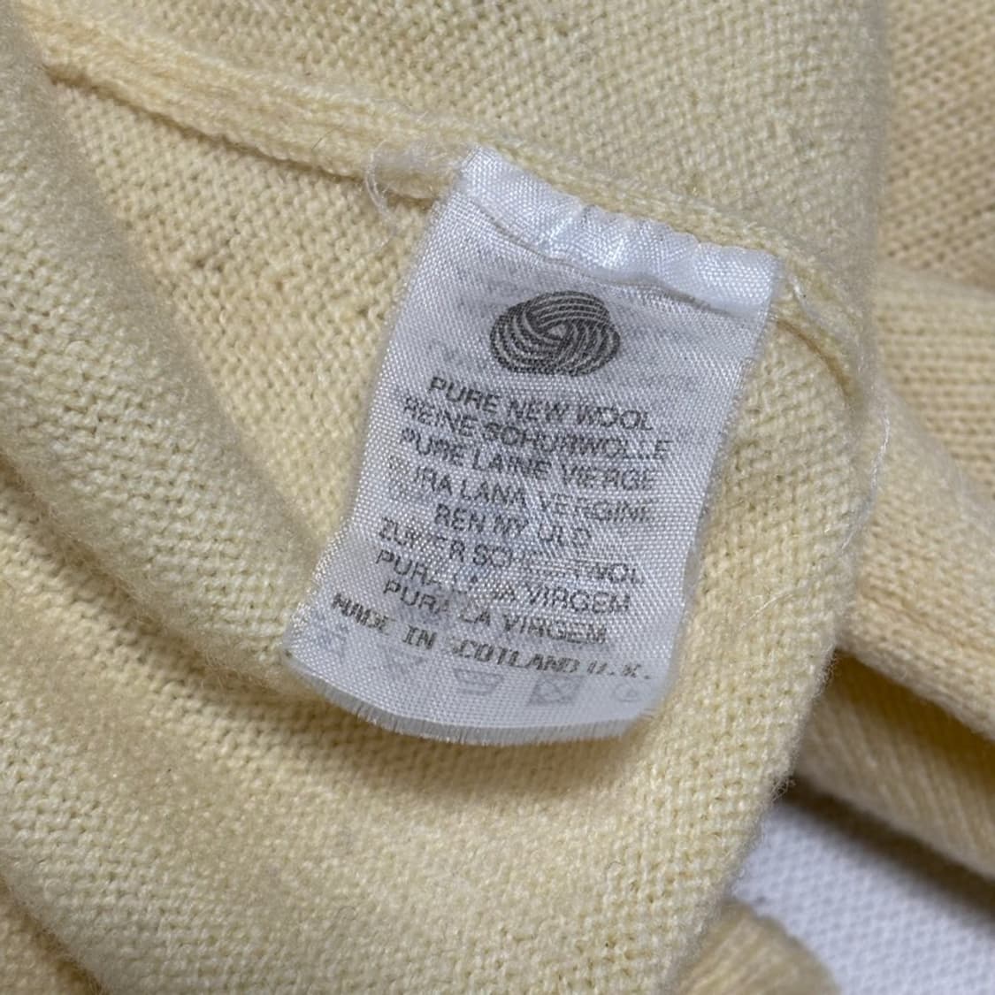 38 버버리 퓨어뉴 울 옐로우 브이넥 니트 상품이미지5