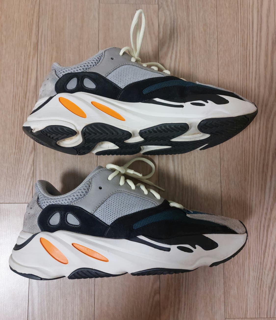 아디다스 이지 부스트 700 웨이브 러너 솔리드 그레이 상품이미지4