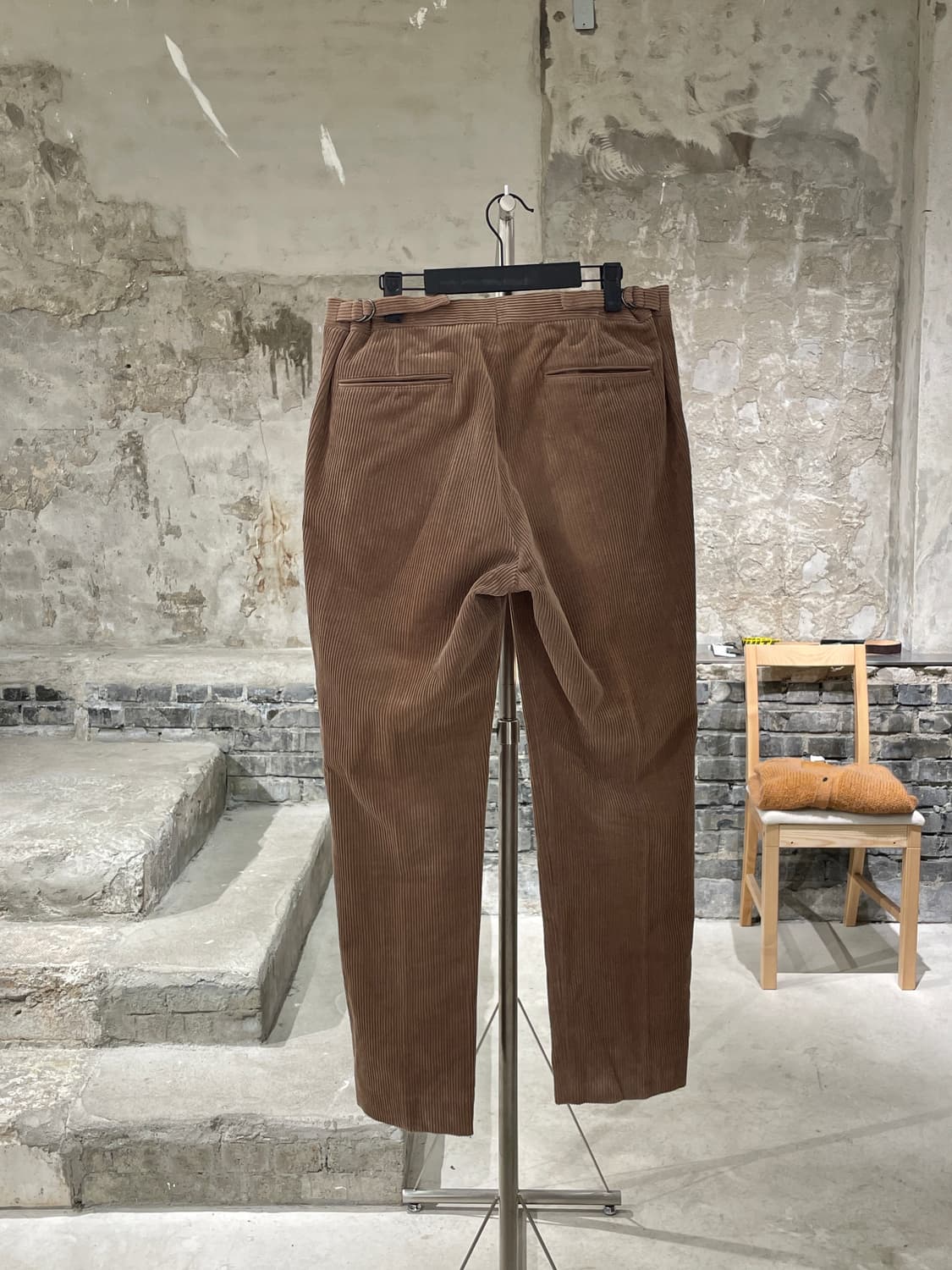 오라리 브라운 워시드 테이퍼드 코듀로이 팬츠 상품이미지6