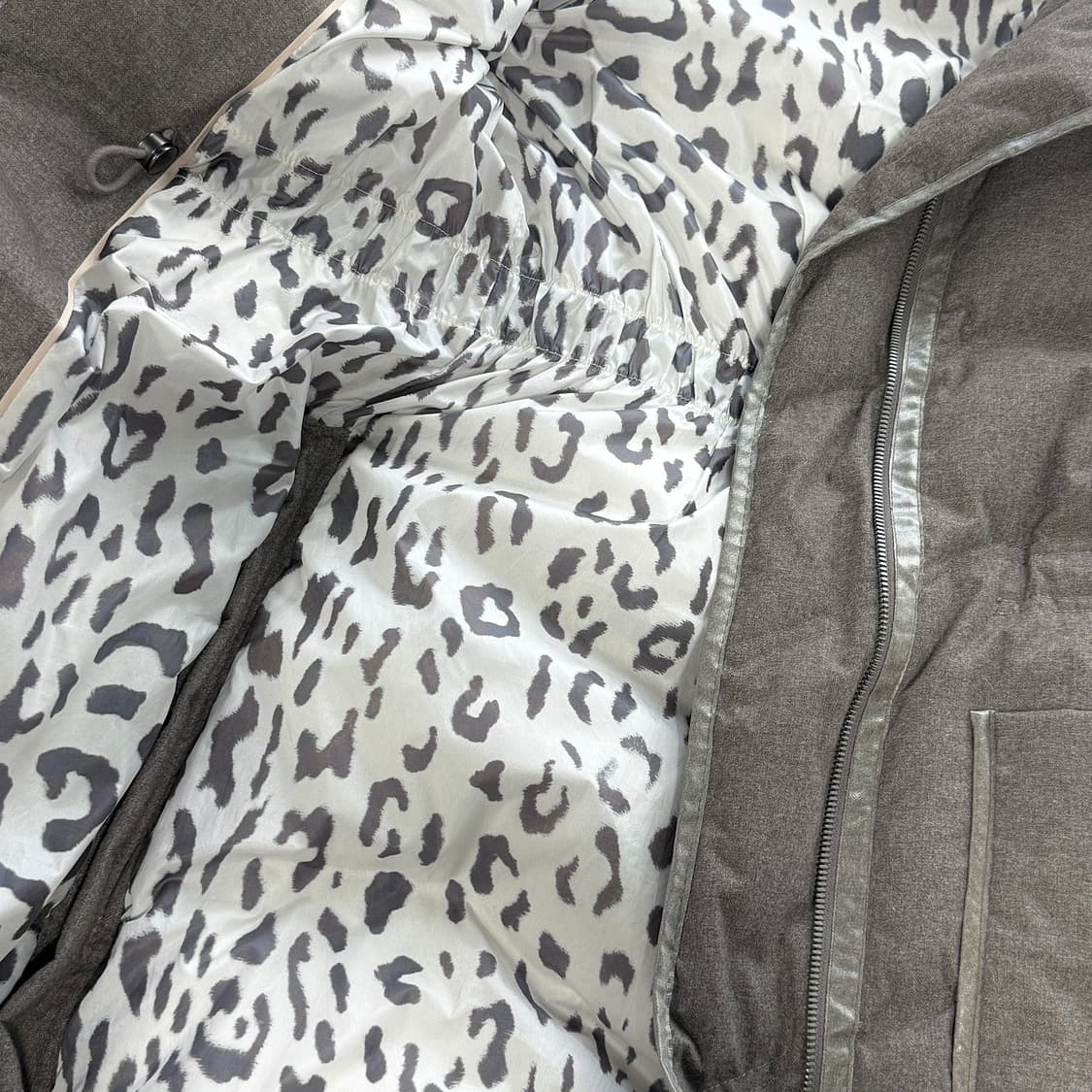 미샤 파이핑 다운 롱 패딩 상품이미지3