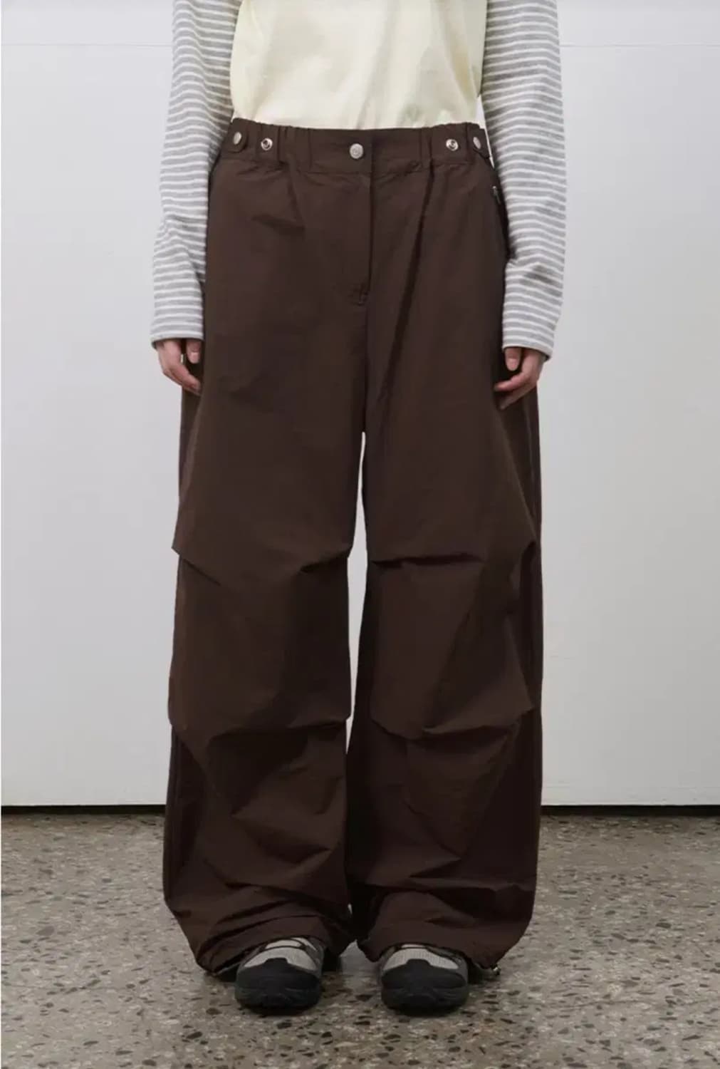 오헤시오 팬츠 EFFECT NYLON PANTS, BROWN 상품이미지1