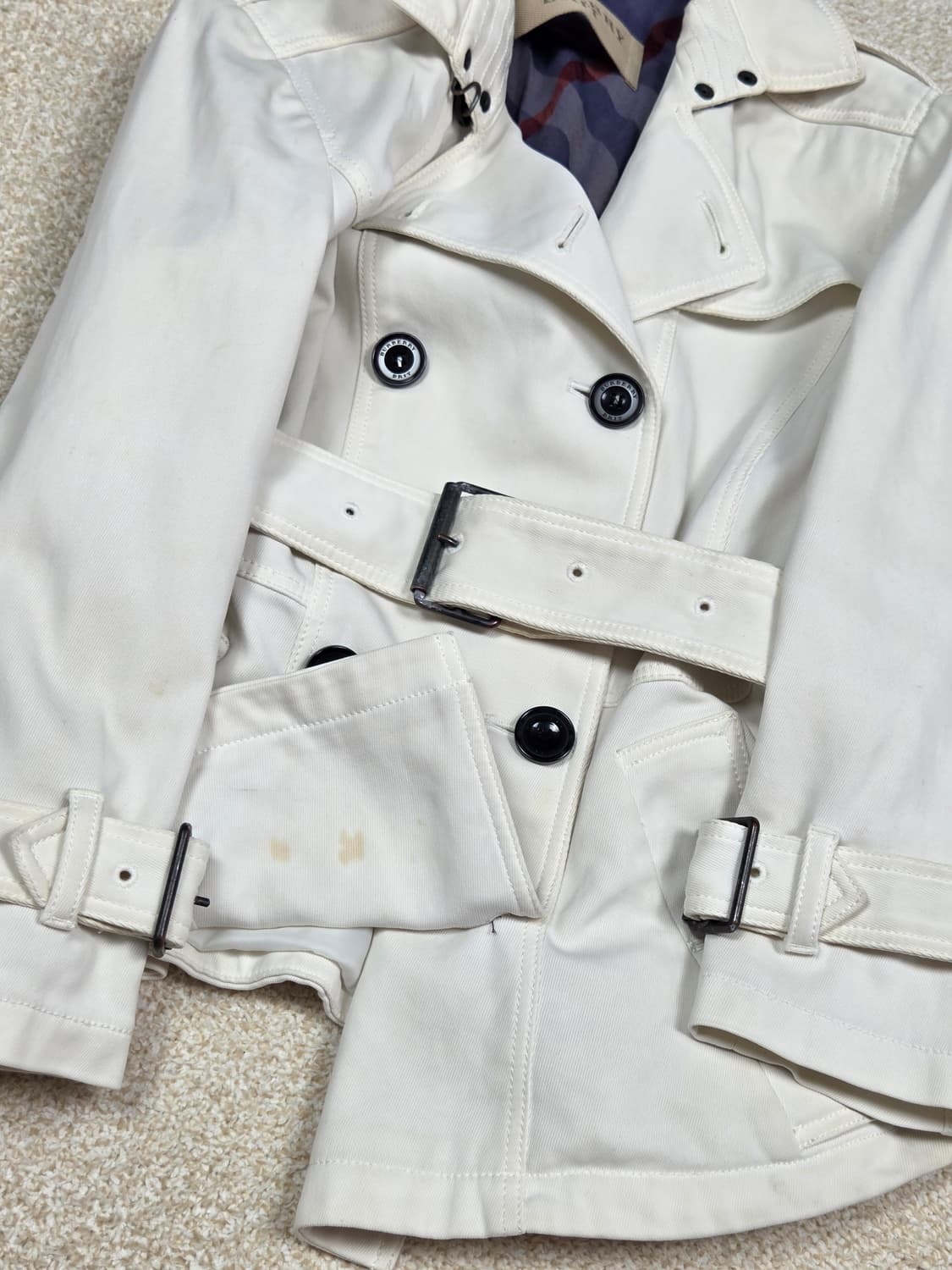 [버버리] 브릿 코튼 스판 페플럼 숏 트렌치 코트 | A00176 상품이미지9